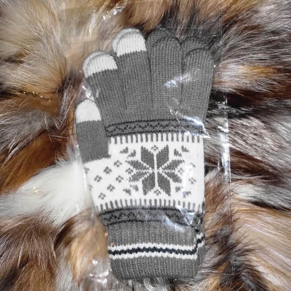 NEW GRAY AND WHITE TOUCH SCREEN WONTER GLOVES! ☆☆3FOR$25☆☆